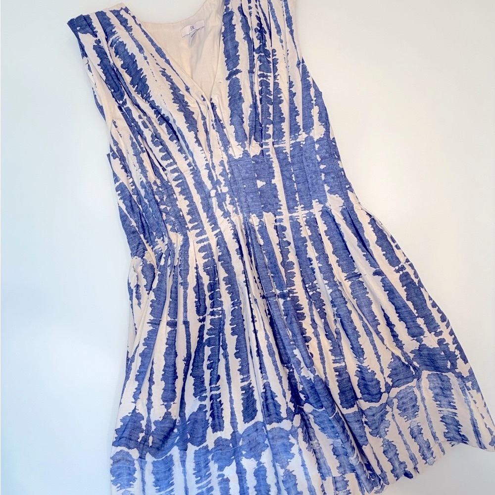 Banana Republic - Blue and White Patterned Sleeveless Dress